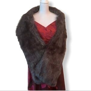 Women’s dark gray faux fur wrap